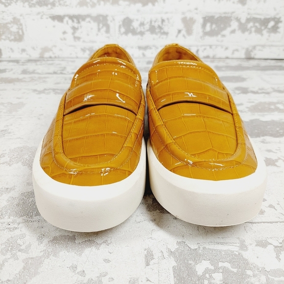 New Vince Women's Ghita Tan Patent Leather Slip-ons Sneaker K432 - Picture 4 of 12